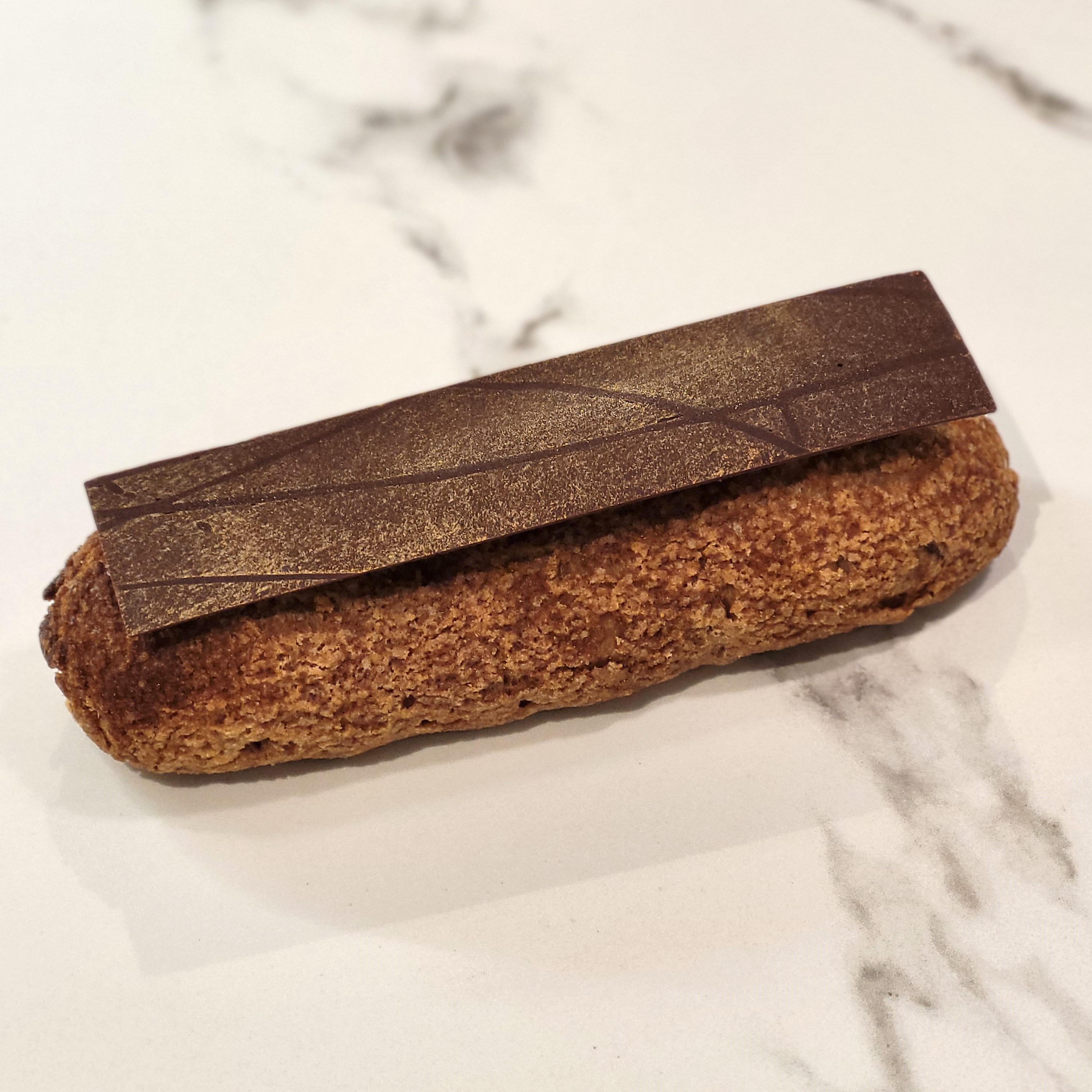 éclair au chocolat